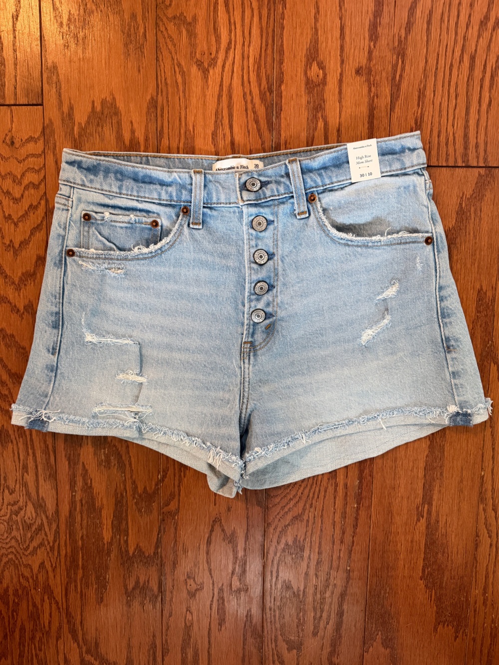 NWT. Abercrombie & Fitch. High Rise Mom Shorts. Size 10.